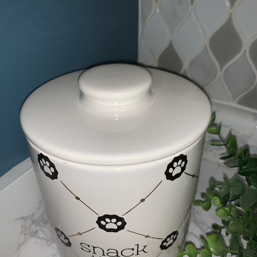 Jay Imports Ceramic Treat Canister - Picture 4 of 11